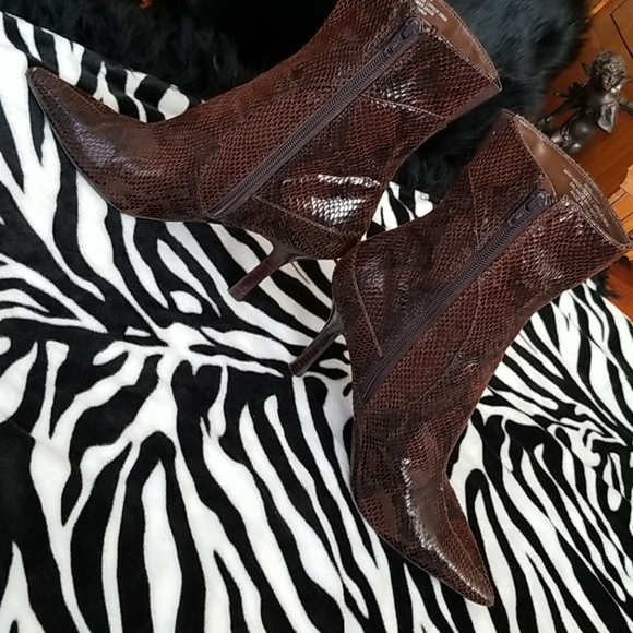 Shoes - Picture 4 of 10